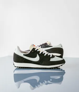 Nike Challenger OG Shoes - Off Noir / Light Silver - Dark Smoke Grey