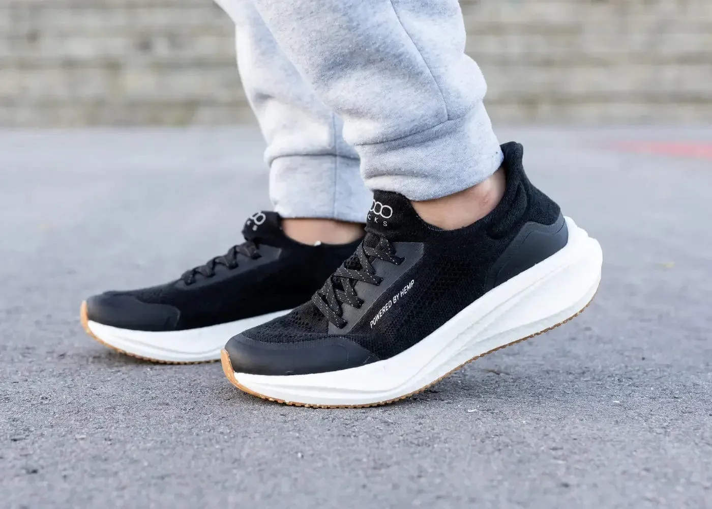 Runners Women's Hemp Leather Trainers | Black & White