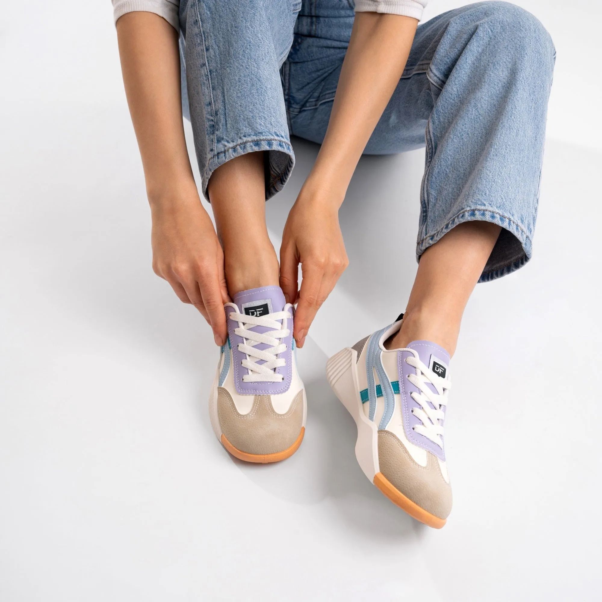 The Zoë Sneaker